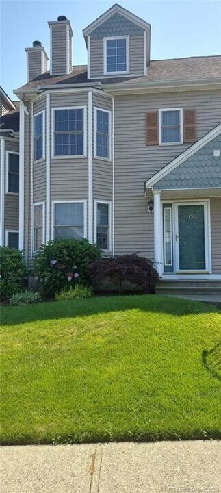273 Bridge St in Groton, CT - Building Photo