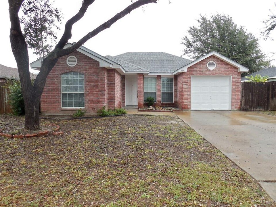 4220 Eagle Ave in McAllen, TX - Building Photo