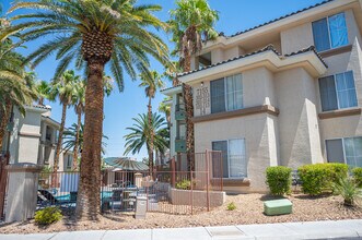 7105 S Durango Dr in Las Vegas, NV - Building Photo - Building Photo