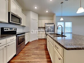 653 Welcome Home Dr in Middleburg, FL - Foto de edificio - Building Photo