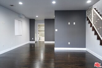 2114 1/2 Ridgeley Dr in Los Angeles, CA - Building Photo - Building Photo