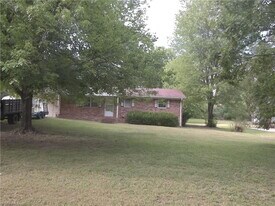 3935 Yokley St in Winston-Salem, NC - Building Photo