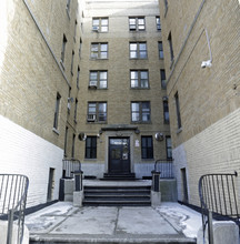 2400 Walton Ave in Bronx, NY - Foto de edificio - Building Photo