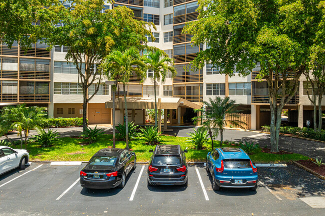 Park Place in Pembroke Pines, FL - Building Photo - Building Photo