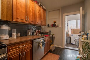 6456 N Damen Ave in Chicago, IL - Building Photo