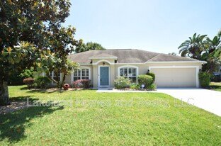241 Pine Shadow Ln in Auburndale, FL - Building Photo