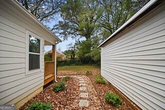 1384 Jefferson Ave in East Point, GA - Foto de edificio - Building Photo