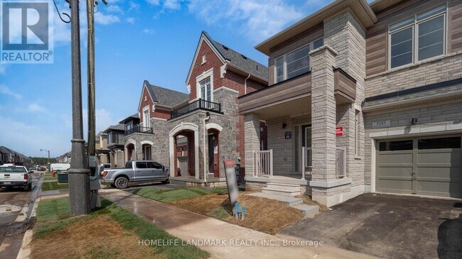 3183 Crystal Dr in Oakville, ON - Building Photo - Building Photo