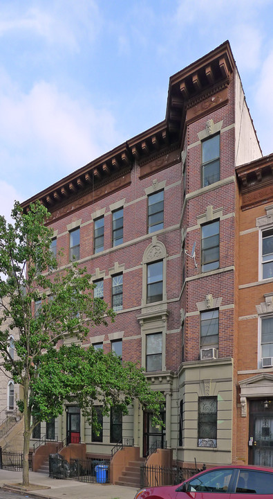 927-931 Putnam Ave in Brooklyn, NY - Foto de edificio