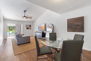 5322 Bradbury Ct in Tampa, FL - Building Photo