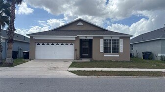 325 Piano Ln in Davenport, FL - Building Photo