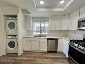 Parkview Apartments in Huntington Beach, CA - Building Photo