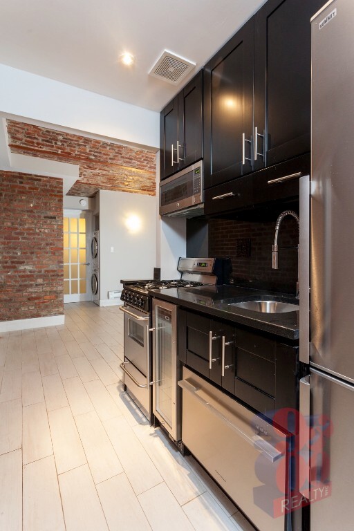 property at 336 E 18th St