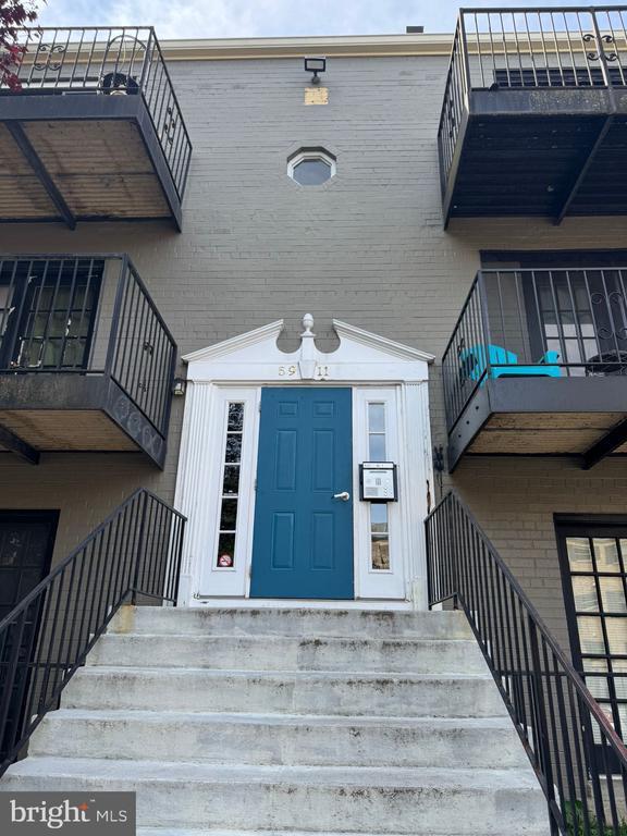 5911 Quantrell Ave in Alexandria, VA - Building Photo - Building Photo