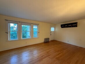 67 Fairfax St, Unit 1 in Somerville, MA - Foto de edificio - Building Photo