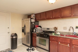1317 W Foster Ave-Unit -Unit G in Chicago, IL - Building Photo - Building Photo