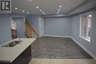 54 Baycliffe Cres in Brampton, ON - Building Photo