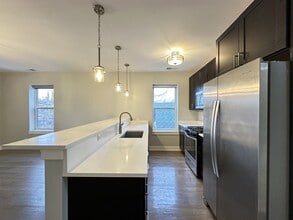 1921 W 21st St, Unit M06H in Chicago, IL - Building Photo - Building Photo