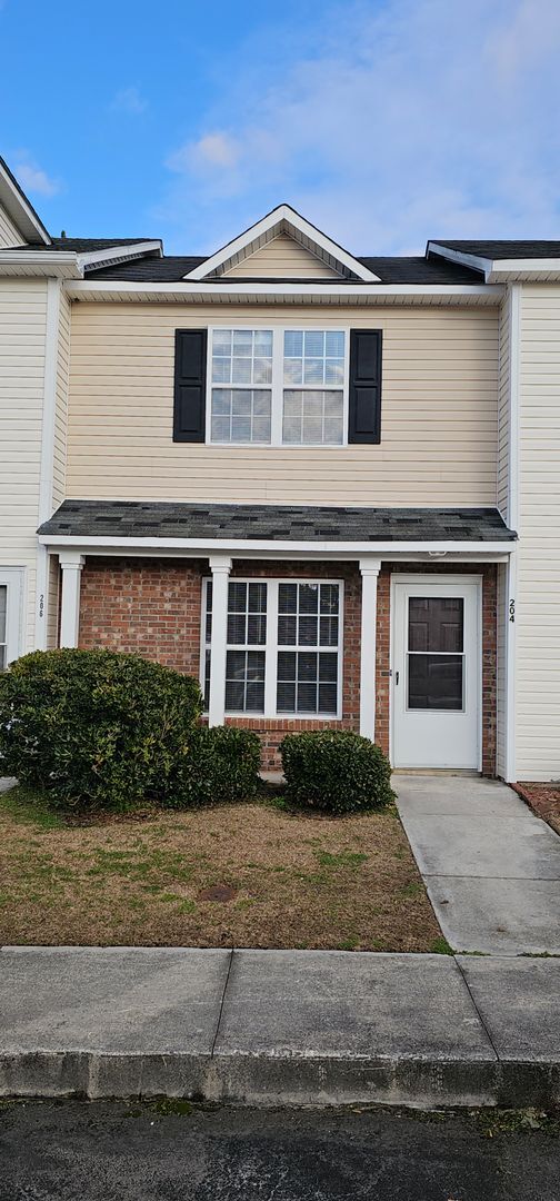 204 Fairwood Ct in Jacksonville, NC - Building Photo - Building Photo
