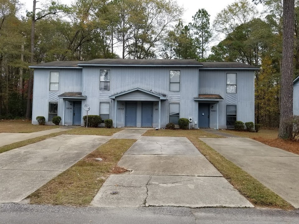 5848 Aftonshire St in Fayetteville, NC - Building Photo