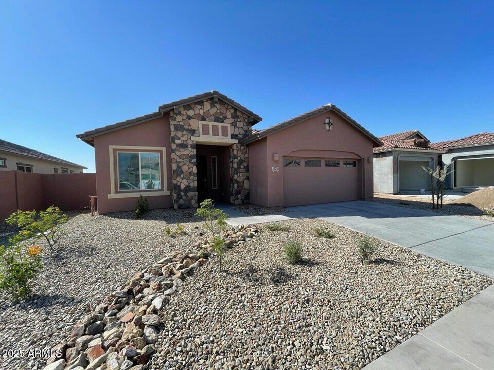 16739 W Sand Hills Rd in Surprise, AZ - Building Photo