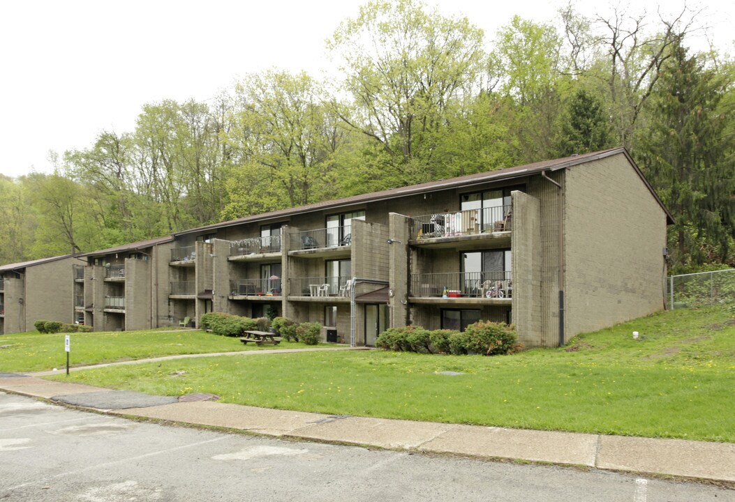 Cliffview Gardens in North Versailles, PA - Building Photo