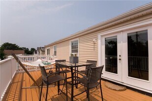 45 Hammond St in Newport, RI - Building Photo