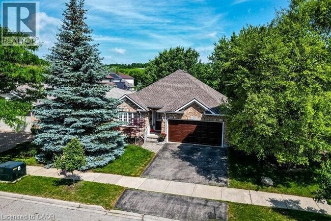 678 Salzburg Dr in Waterloo, ON - Building Photo - Building Photo