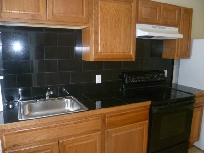205 Grandview St, Unit 205 in Bennington, VT - Building Photo - Building Photo