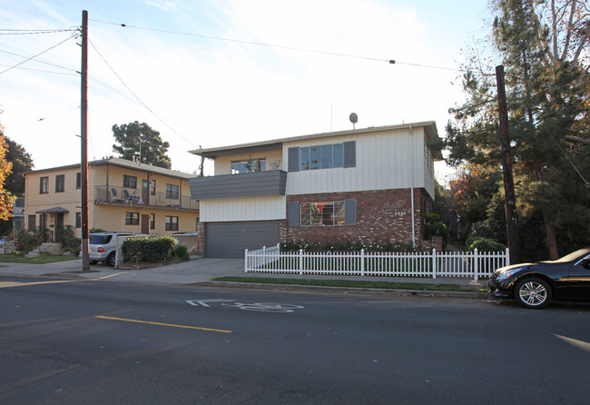 El Charro in Los Angeles, CA - Building Photo - Building Photo