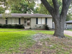 404 Arizona Ave in Lufkin, TX - Building Photo