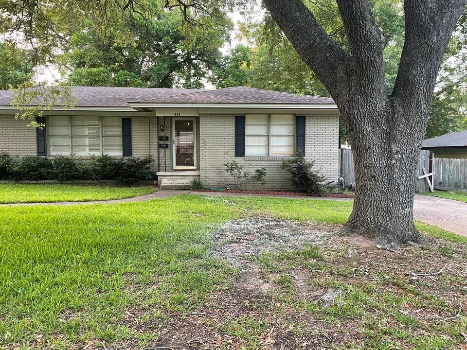 404 Arizona Ave in Lufkin, TX - Building Photo