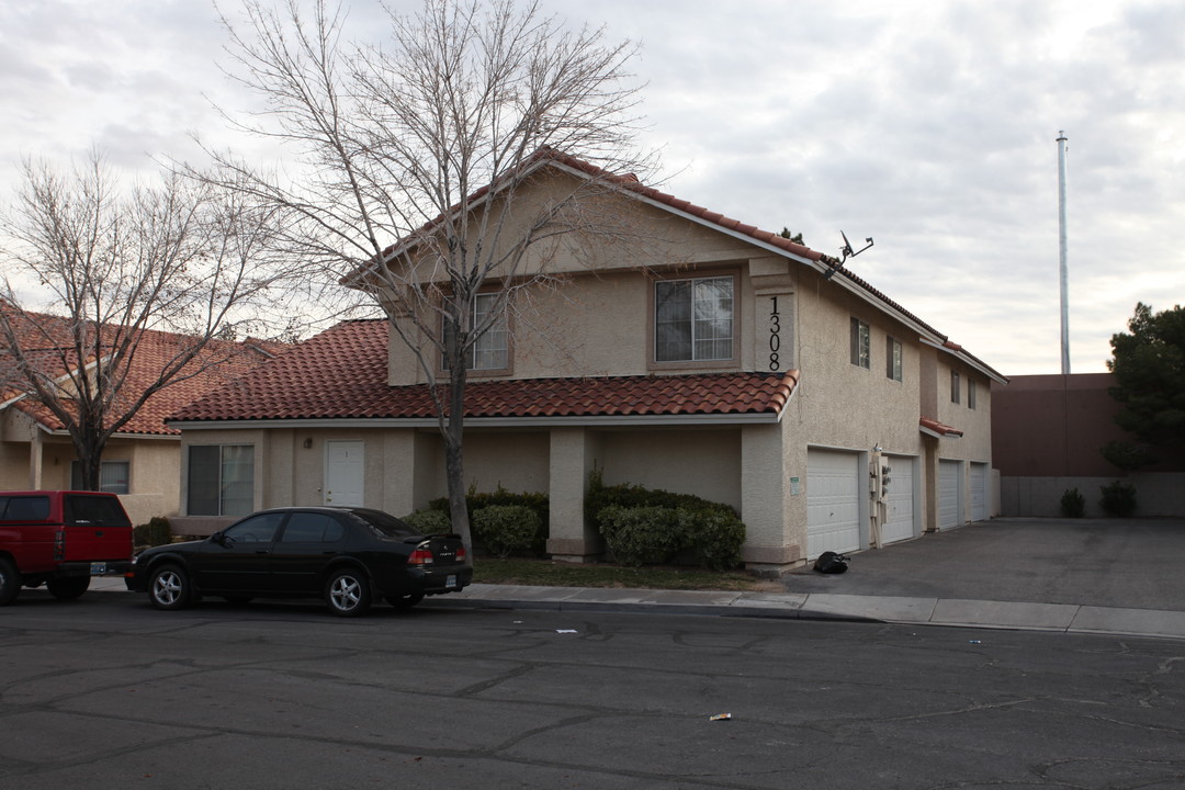 Rainbow Gardens in Las Vegas, NV - Building Photo