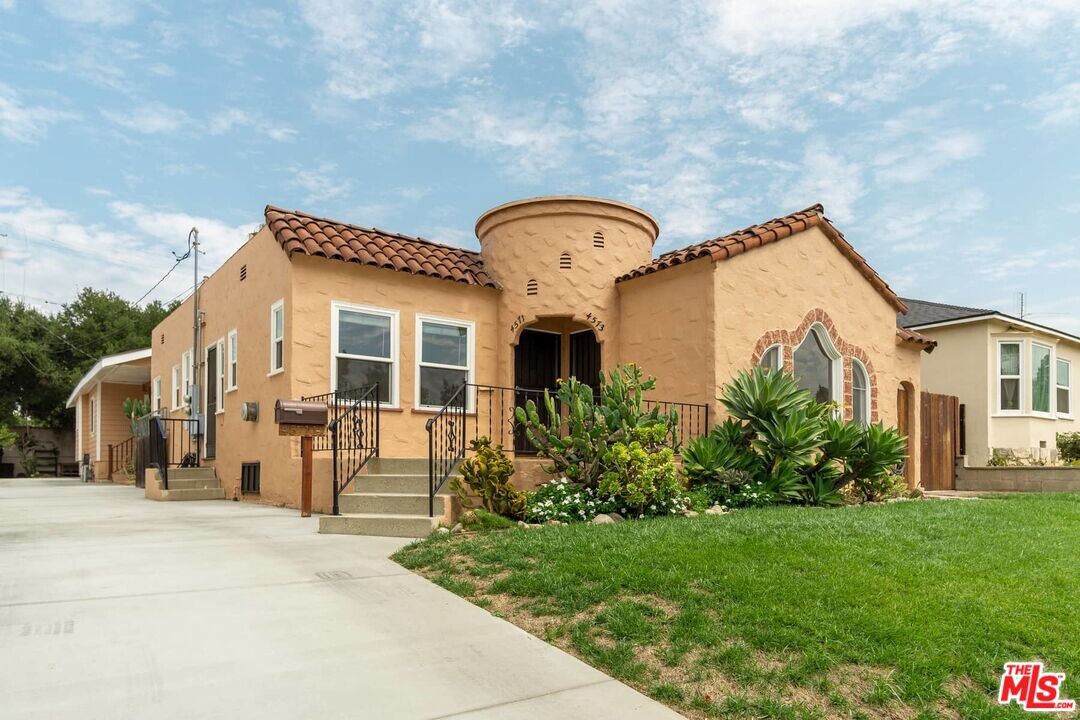 4571 Alumni Ave in Los Angeles, CA - Building Photo