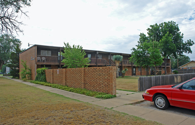 Llano Apartments in Plainview, TX - Building Photo - Building Photo