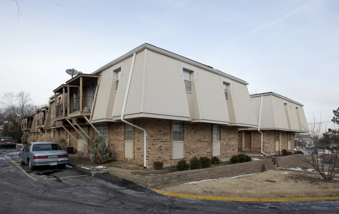 Anic Groves Apartments in St. Louis, MO - Building Photo