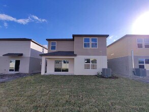 30095 Skylark Dr in Wesley Chapel, FL - Building Photo - Building Photo