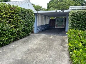 1039 Miner Rd in Lantana, FL - Foto de edificio - Building Photo