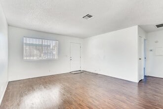 24 Rose Cir in North Las Vegas, NV - Building Photo - Building Photo