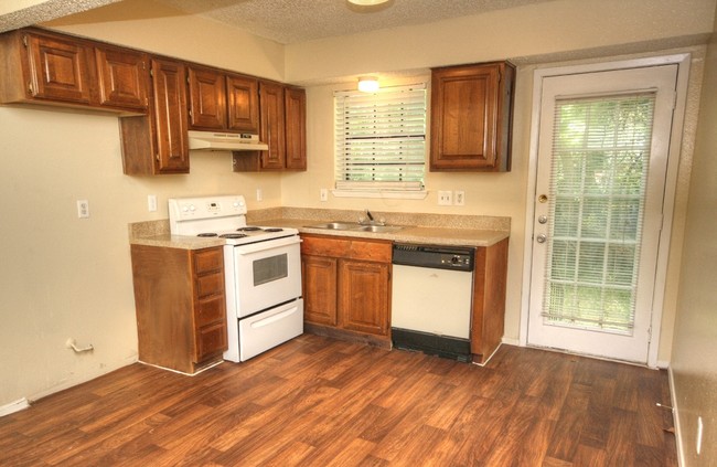 Bradfield Creek Townhomes in Garland, TX - Building Photo - Interior Photo