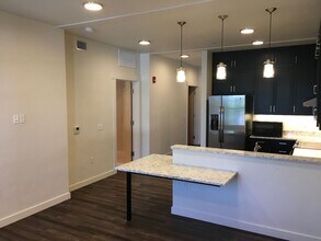 27 NW Lake Pl in Bend, OR - Building Photo - Building Photo