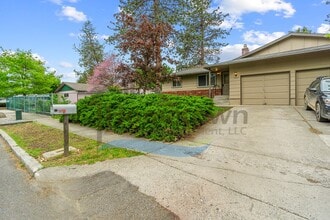 3403 W Pine Hill Dr in Coeur d'Alene, ID - Building Photo - Building Photo