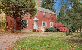 1029 S Atherton St, Unit Room 1 in State College, PA - Building Photo