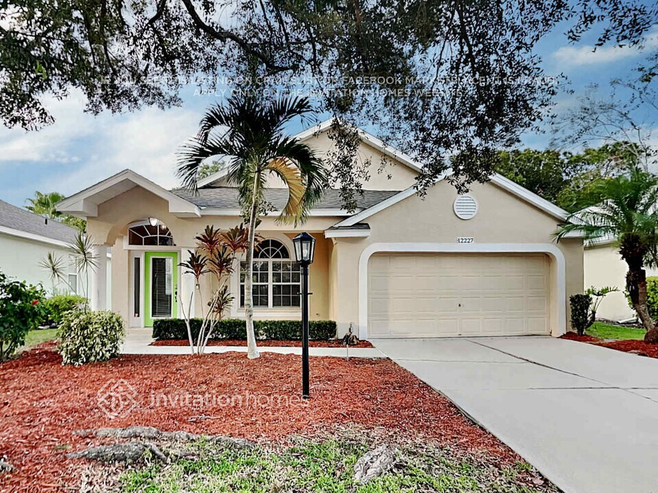 12227 Winding Woods Way in Lakewood Ranch, FL - Foto de edificio