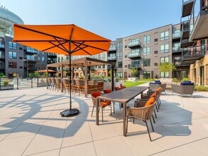 Avidor Glenview 55+ Active Adult Apartment Homes in Glenview, IL - Foto de edificio - Building Photo