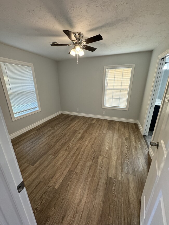 1001 N Locust Ln in Midwest City, OK - Building Photo - Building Photo