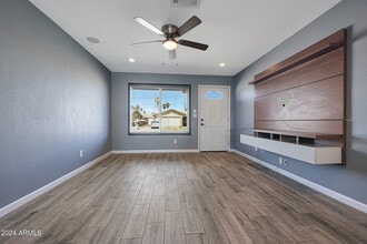 2701 E Villa Rita Dr in Phoenix, AZ - Foto de edificio - Building Photo