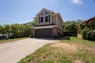 1316 Azalia Bend in Lewisville, TX - Foto de edificio - Building Photo