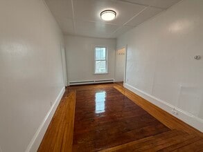 7 N Green St in Plymouth, MA - Building Photo - Building Photo