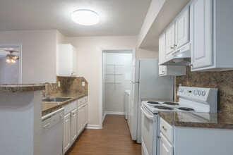 Lakewood Apartments in Tomball, TX - Building Photo - Interior Photo